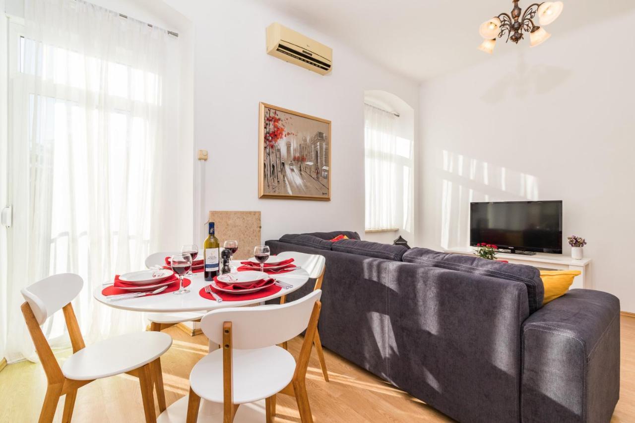 Apartman Lussi Pula Exterior photo