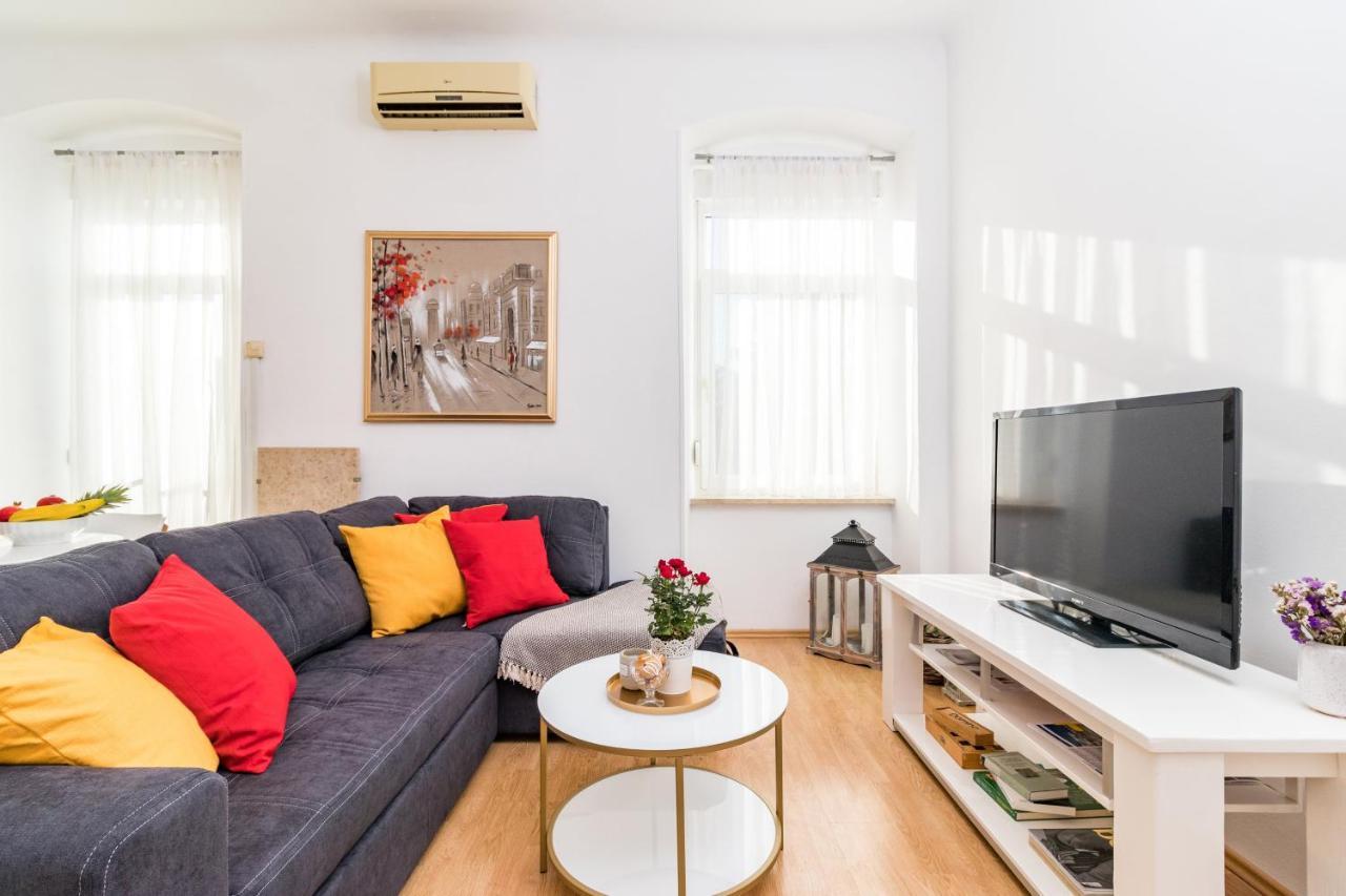 Apartman Lussi Pula Exterior photo