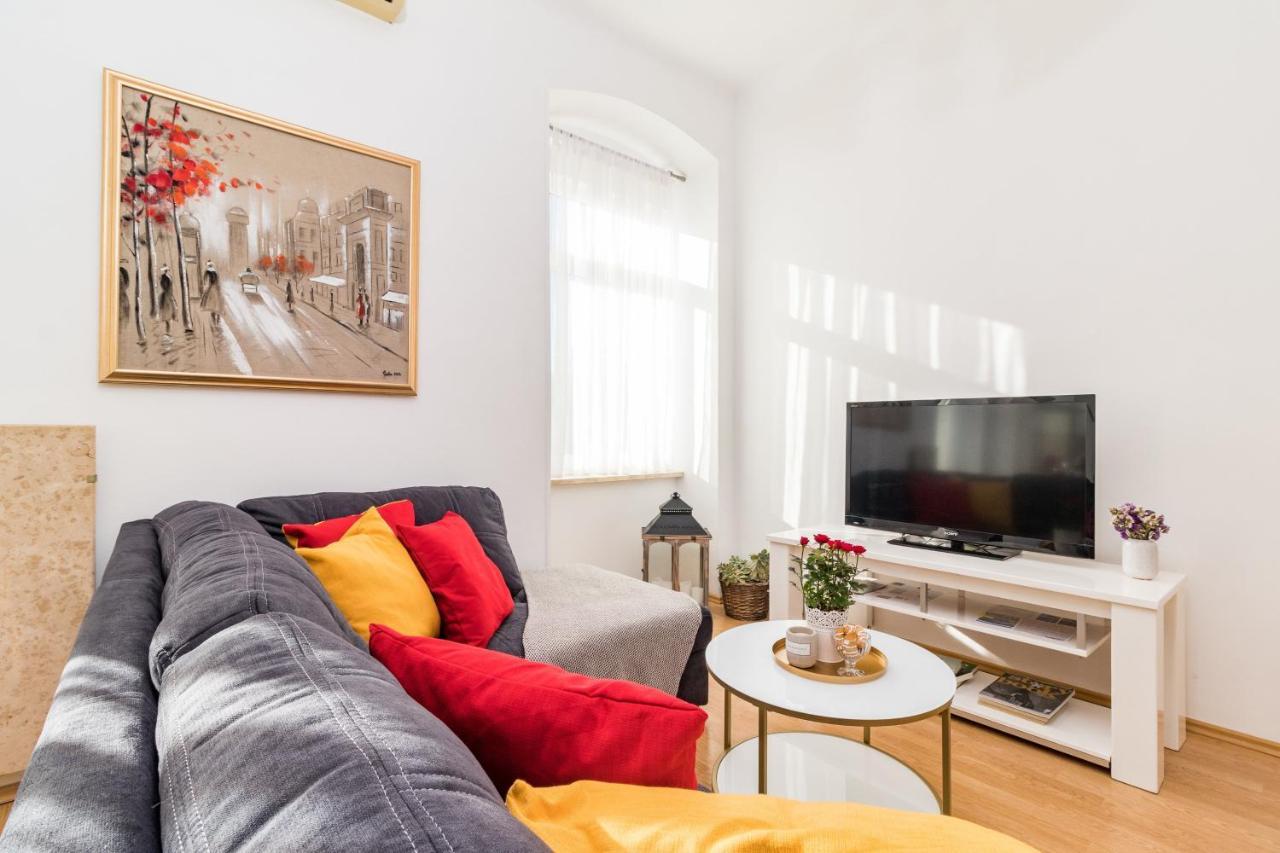 Apartman Lussi Pula Exterior photo